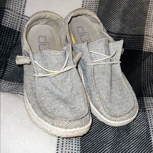 Hey Dude Women's Wendy style, though HEYDUDE's designs Size 6